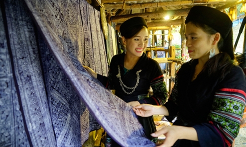 Thổ cẩm - báu vật của người Mông
