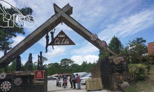 Làng Cù Lần (Lâm Đồng) thu hút du khách ngay từ cái tên